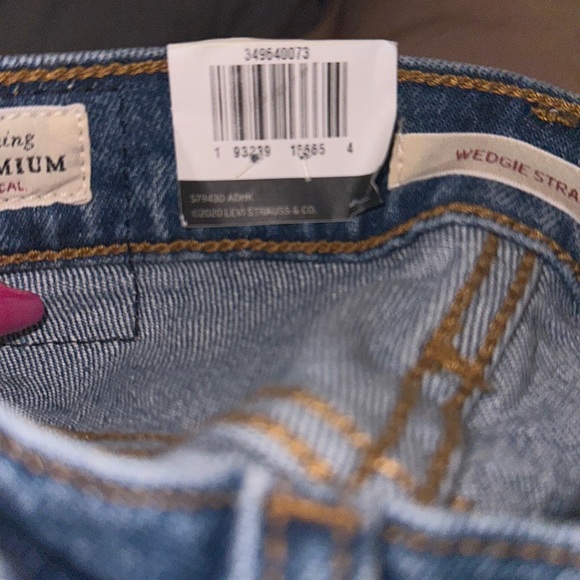 Brand new with tag Levi wedgie straight jeans - Picture 5 of 5